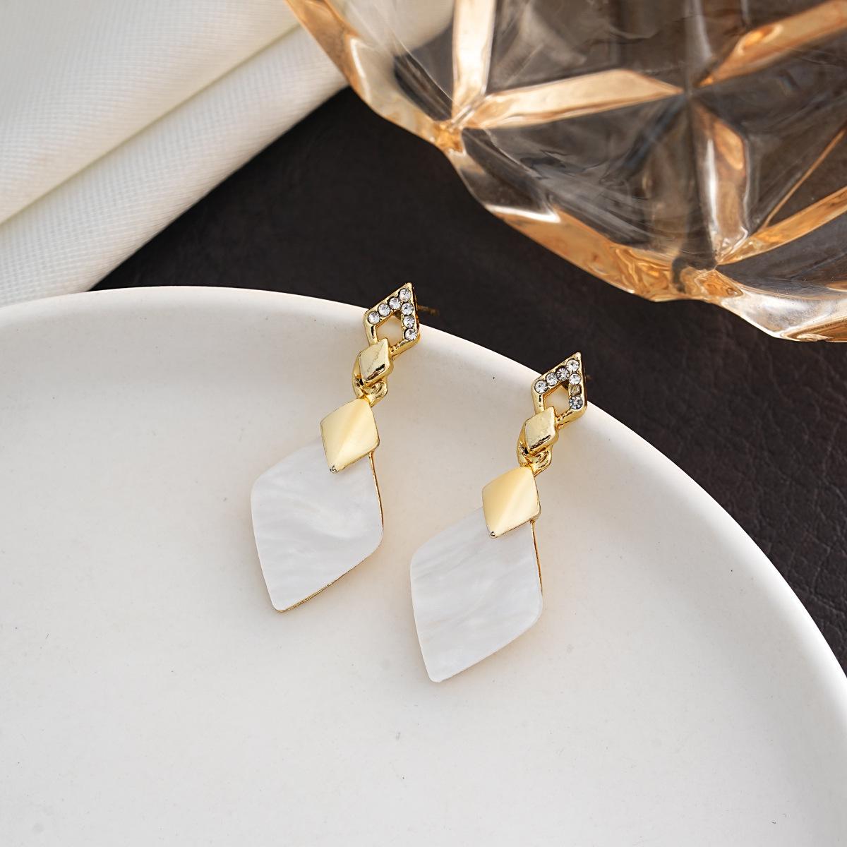 Geometric Rhombus Color Block Stud Earrings: Versatile Niche Design for Women золотой