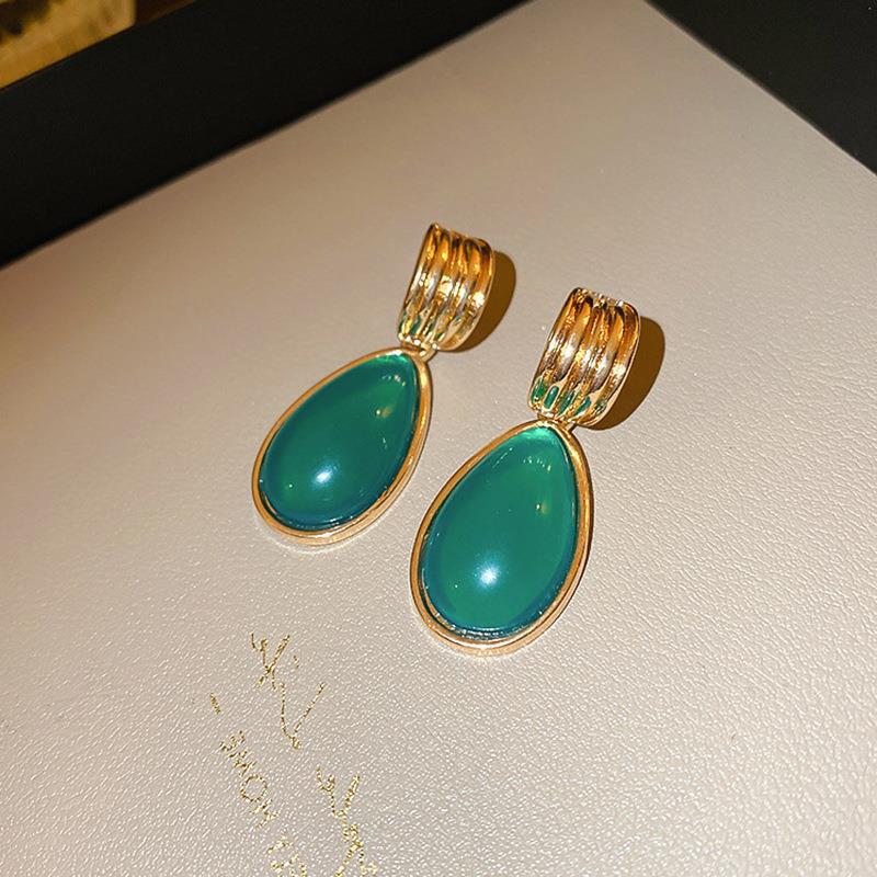 Elegant Vintage Women Girls Classic Resin Stone Earrings Ear Clips Fashion Retro Palace Lady Party Banquet Jewelry Ear Rings