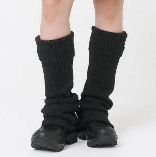 Auf Lager: Hugyourski Koreanischer Stil Zopfmuster Vintage Midi Strickpulloverkleid für Damen