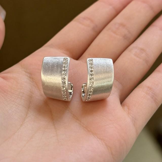 Premium silver pleated texture stud earrings with diamonds simple earrings design commuter versatile earrings