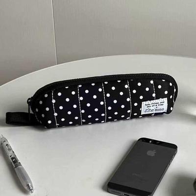 Xiaohongshu Schwarzes Polka-Dot Federmäppchen - Einfache Aufbewahrung im INS-Stil für Schüler