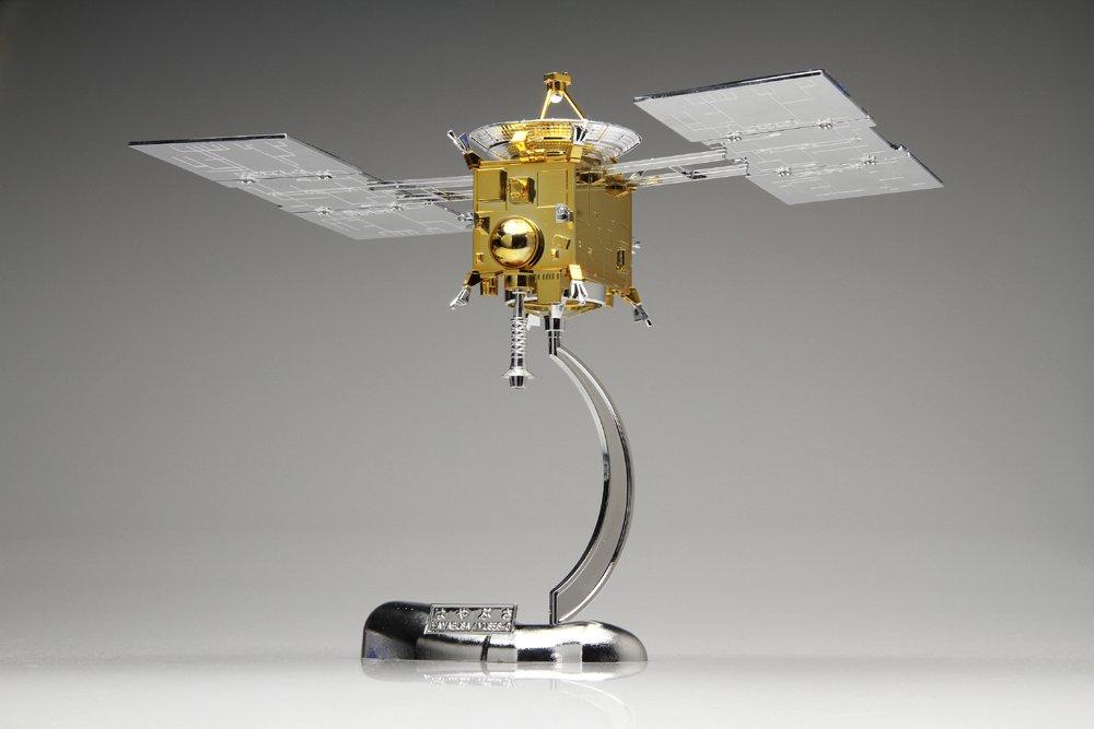 Aoshima Bunka Kyozai Space Craft Asteroid Explorer Hayabusa Special Plated Version 1/32