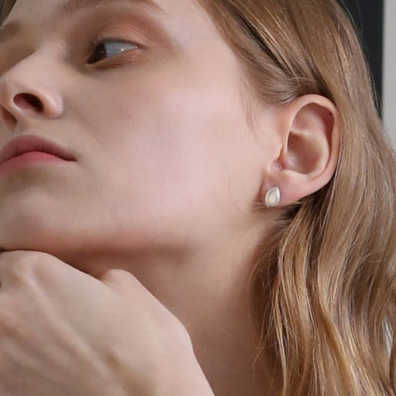 REINDEER GENTLE STONE EARRING 02