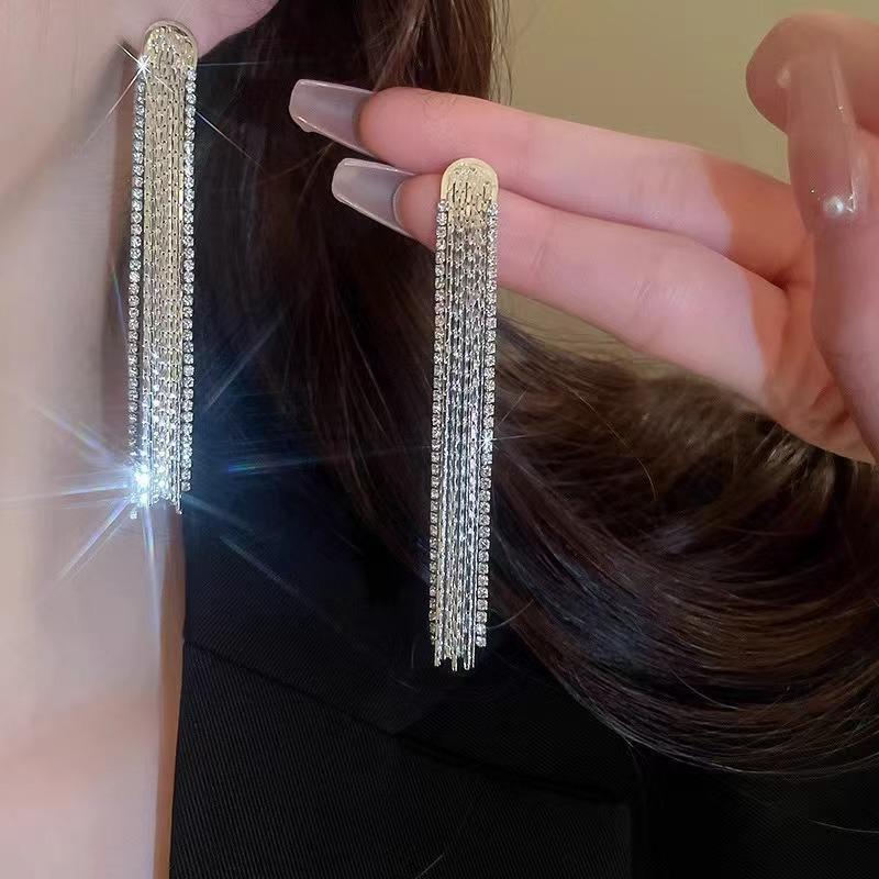 

Light Luxury High-End Metal Long Tassel Stud Earrings, Women S Tide Temperament, Versatile Fashion Design Sense, Personalized Earrings