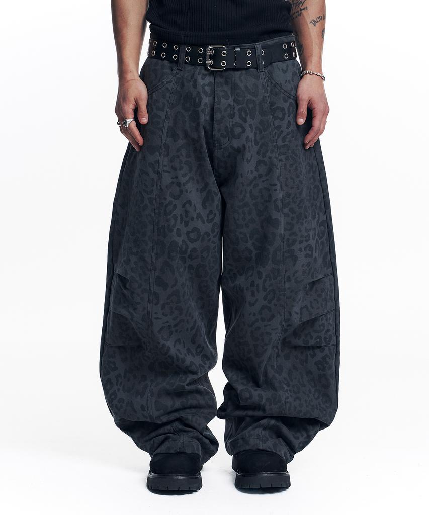 EASY NO EASY Curved Leopard Pants - Charcoal