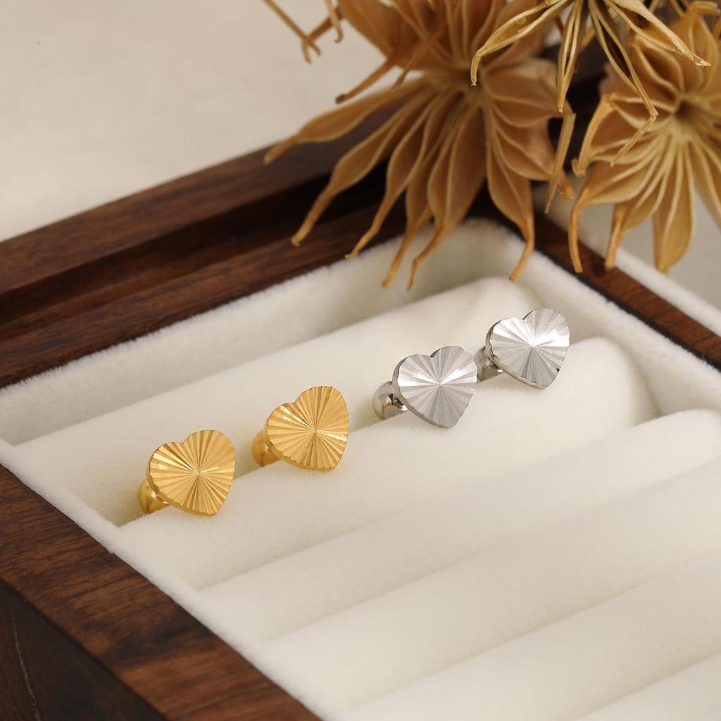 Japanese Korean Light Luxury Titanium Steel Heart Cartilage Earring - Stylish, Versatile, and Sweet Design