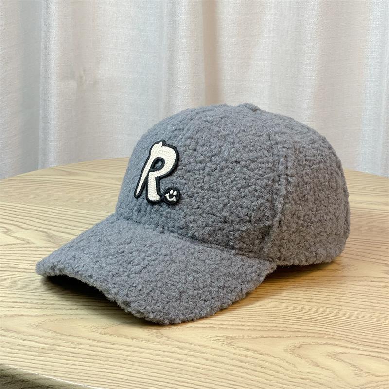 

Шапка Женская Осень и Зима Буква R Шерсть Ягненка Теплая Бейсболка Повседневная Шапка Для Улицы Путешествия Adjustable серый