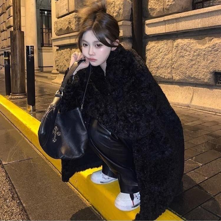 Korejská Móda Černá Bunda z Jehněčí Vlny Dámská Elegantní Zesílená Kožich z Umělé Kožešiny Dámská Zimní Vintage Teplá Vnější Oblečení Streetwear