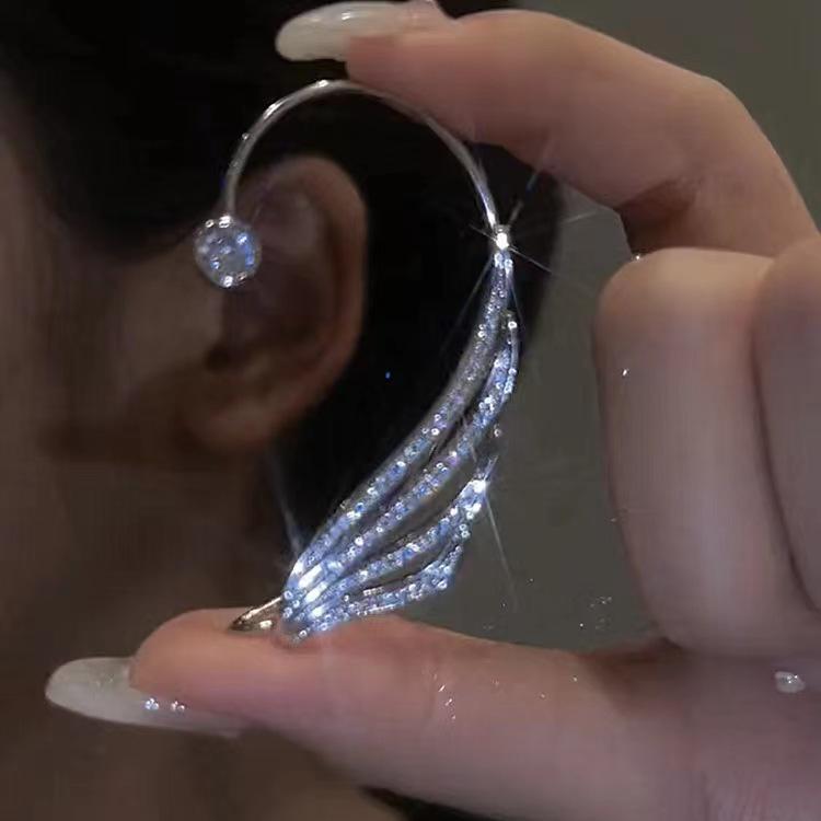 Korean Dongdaemun Star Tassel Snowflake Butterfly Ear Cuff Clip, No Piercing Required, 2025 Design.