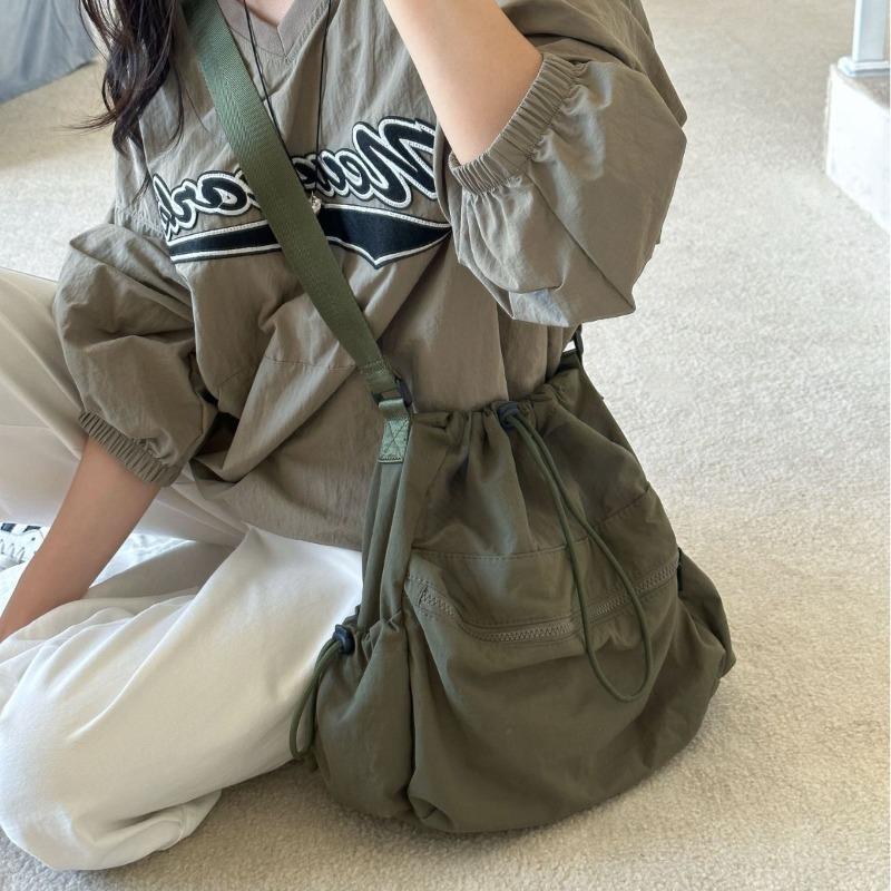 Nylon shoulder bag large capacity casual fashion tote bag drawstring pleated student class commuter messenger bag