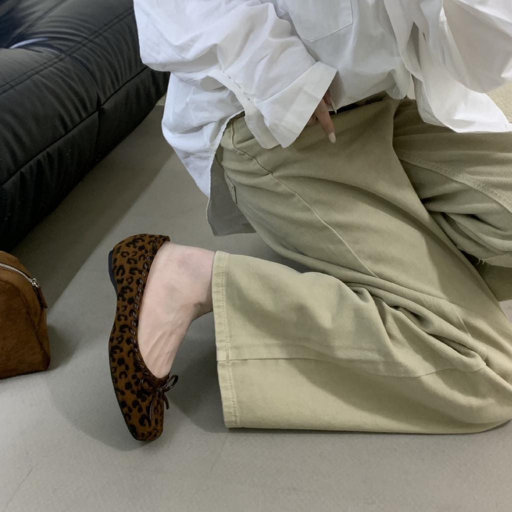 2025 autumn and winter new round head inner slope heel bow leopard print soft sole foot cover women's single shoes