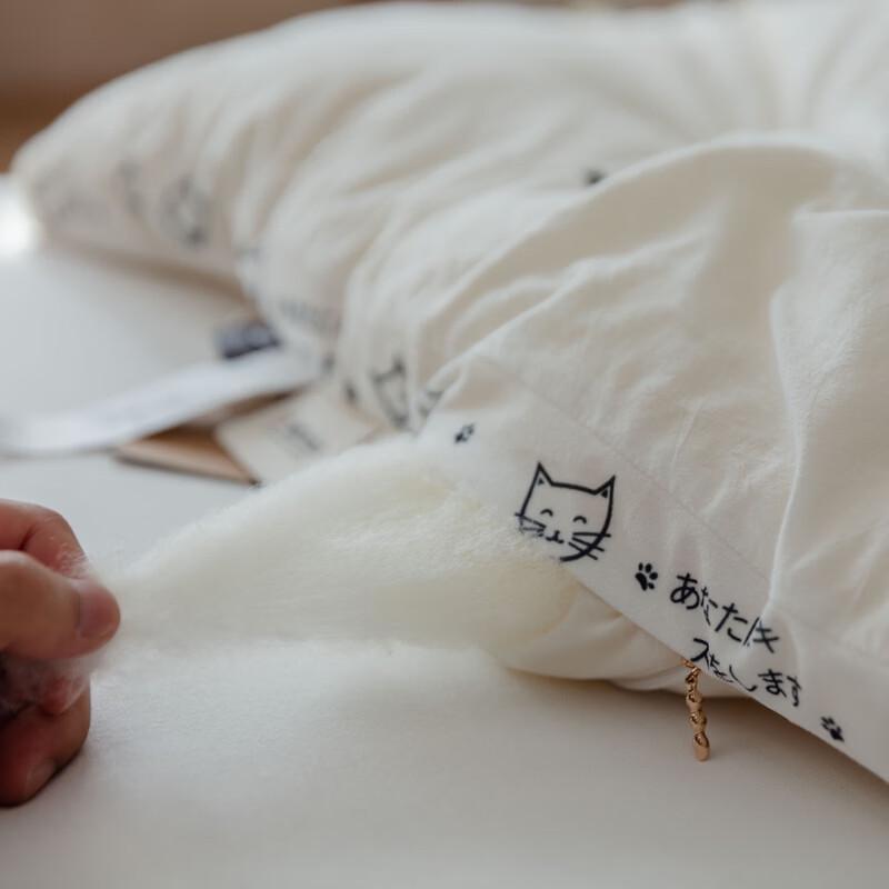 Yiyiai Cat Life Summer Comforter