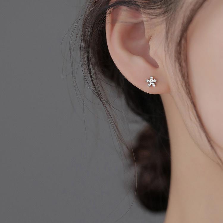 Women's Diamond Five-Petal Flower Stud Earrings - Versatile Simple Cartilage Ear Jewelry