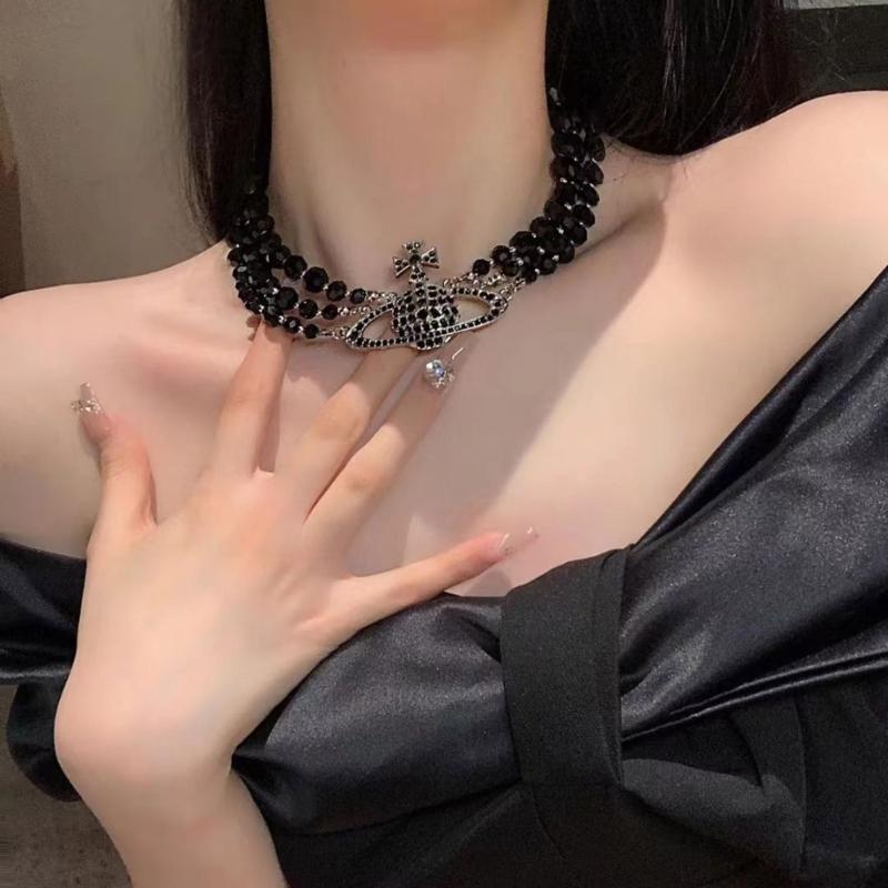 Elegante mehrschichtige schwarze Kristall-Planeten-Anhänger-Halskette Perlenhalskette für modebewusste Frauen, die einzigartige Stile suchen