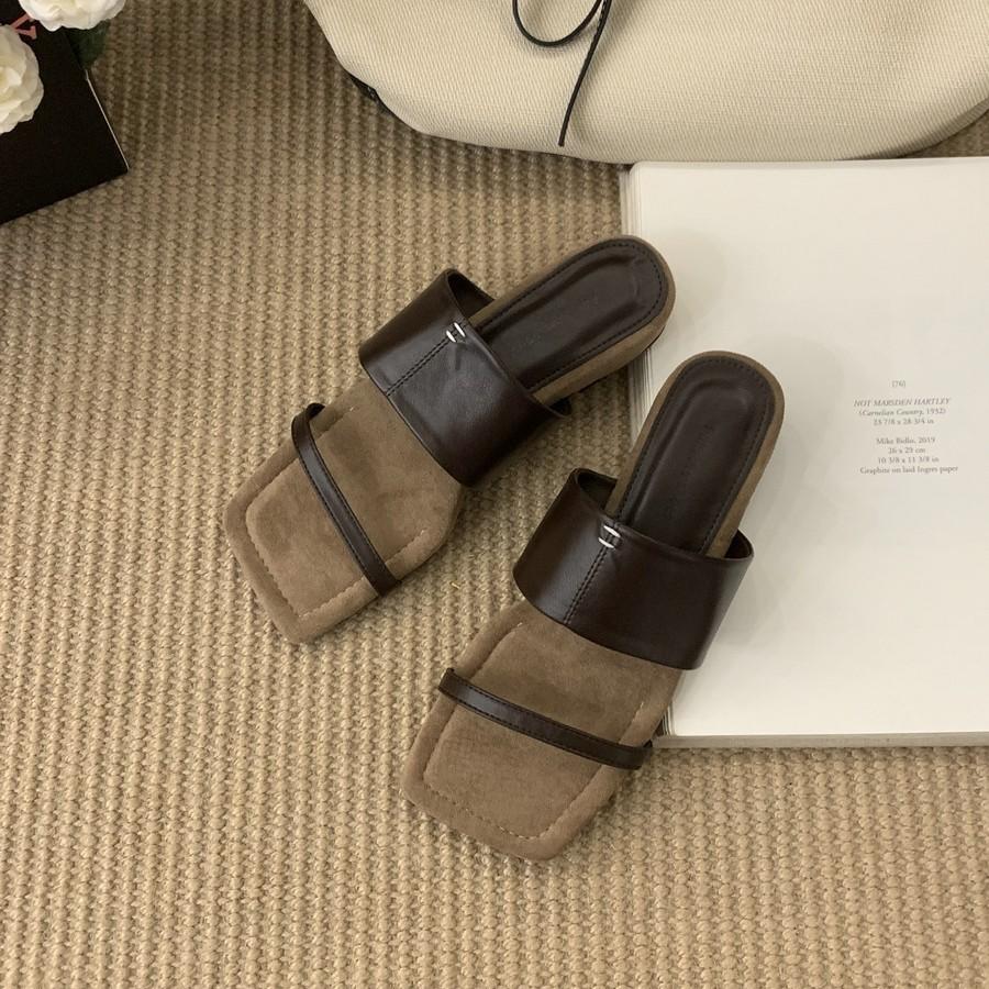 2025 summer new French thick-soled one-word square head slippers slope heel slippers beach outer slippers