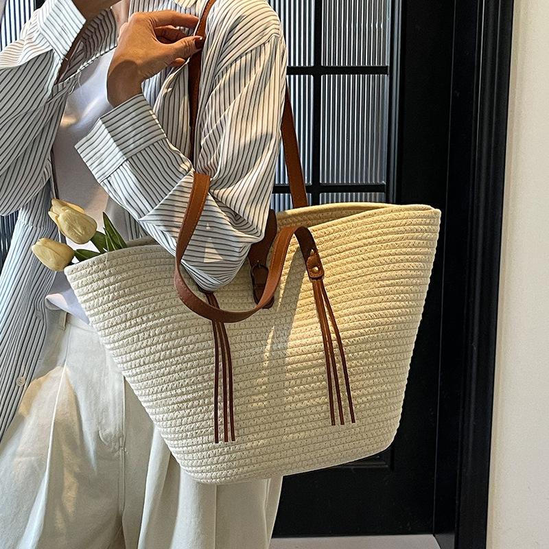 New Casual Small Fresh Woven Armpit Beach Bag Commuting Large Capacity Commuting Vegetable Basket Tote Bag Women