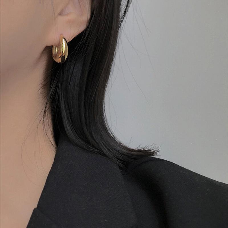 Women Glossy Earrings Retro Niche Cold Wind Atmospheric Elegant Classic Ear Jewelry