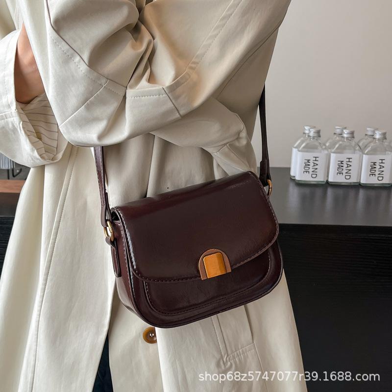 Retro Niche Underarm Bag Women's 2025 Spring New Trendy Saddle Bag Simple Commuter Shoulder Crossbody Bag