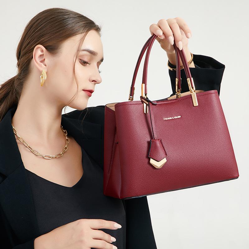 Women's Red Wedding Handbag: Fashion Tote for Ladies & Mother-in-Law's Banquet Gift