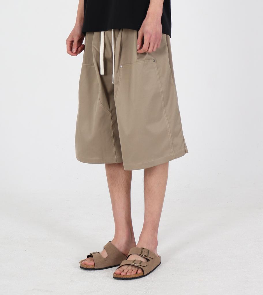 Beoteunseoul Double-Pleat Front Cargo Wide Bermuda Pants (Beige)