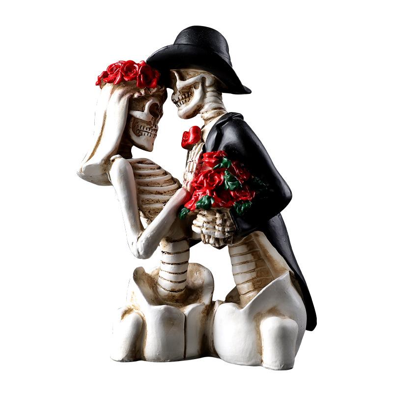 Enchanting Skeleton Couple Figurines Romantic Haunted House Atmosphere Halloween Decorations Unique Ghostly Display Model