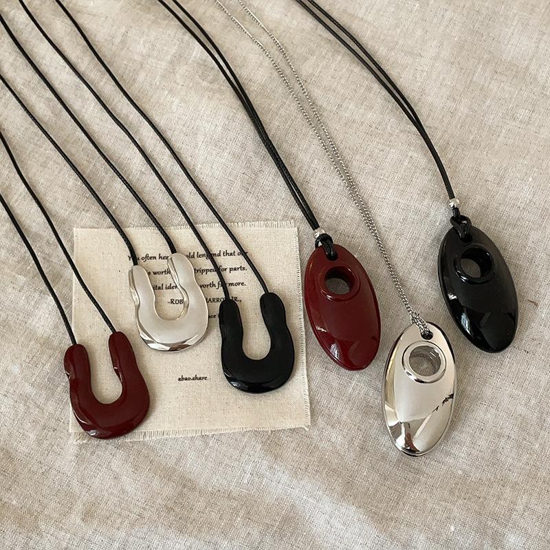 U-Shaped Water Drop Metal Pendant, Black Rope Necklace, Simple Versatile Neck Chain, Sweater Chain.