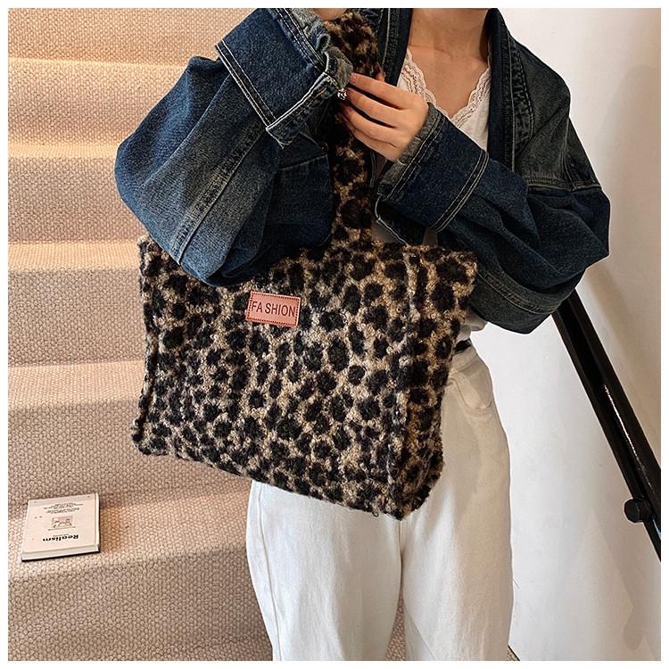Leopard Print Tote Bag With Plush Material For Casual Streetwear Fashion