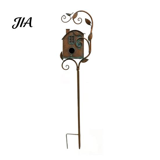 Estación de Pájaros Rústica Casa de Metal Estacas para Jardín, Decoración Comedero, Regalo Resistente a la Intemperie para Amantes Decoración de Arte en Hierro Césped Exterior Jardín Macizo Decoración Salvaje