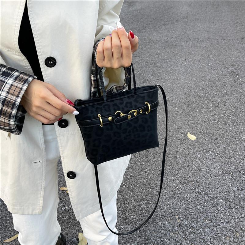 2025 Retro Leopard Print Women's Large Capacity Shoulder Crossbody Handbag