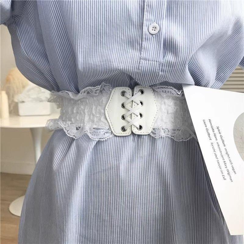 Elegant White Fashionable Lace Trim Dress With Waist Cincher For Stunning Silhouette