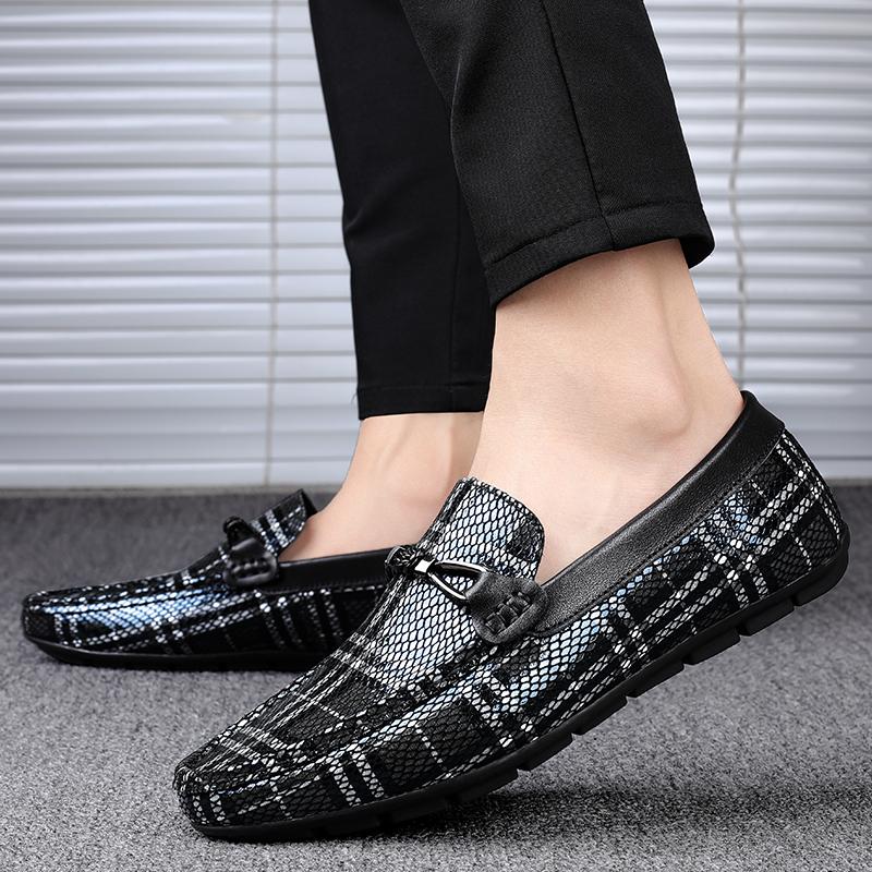Mocassini da uomo nuovi di alta gamma, motivo pelle di coccodrillo, vera pelle di mucca, scarpe estive da uomo, scarpe da guida traspiranti, mocassini
