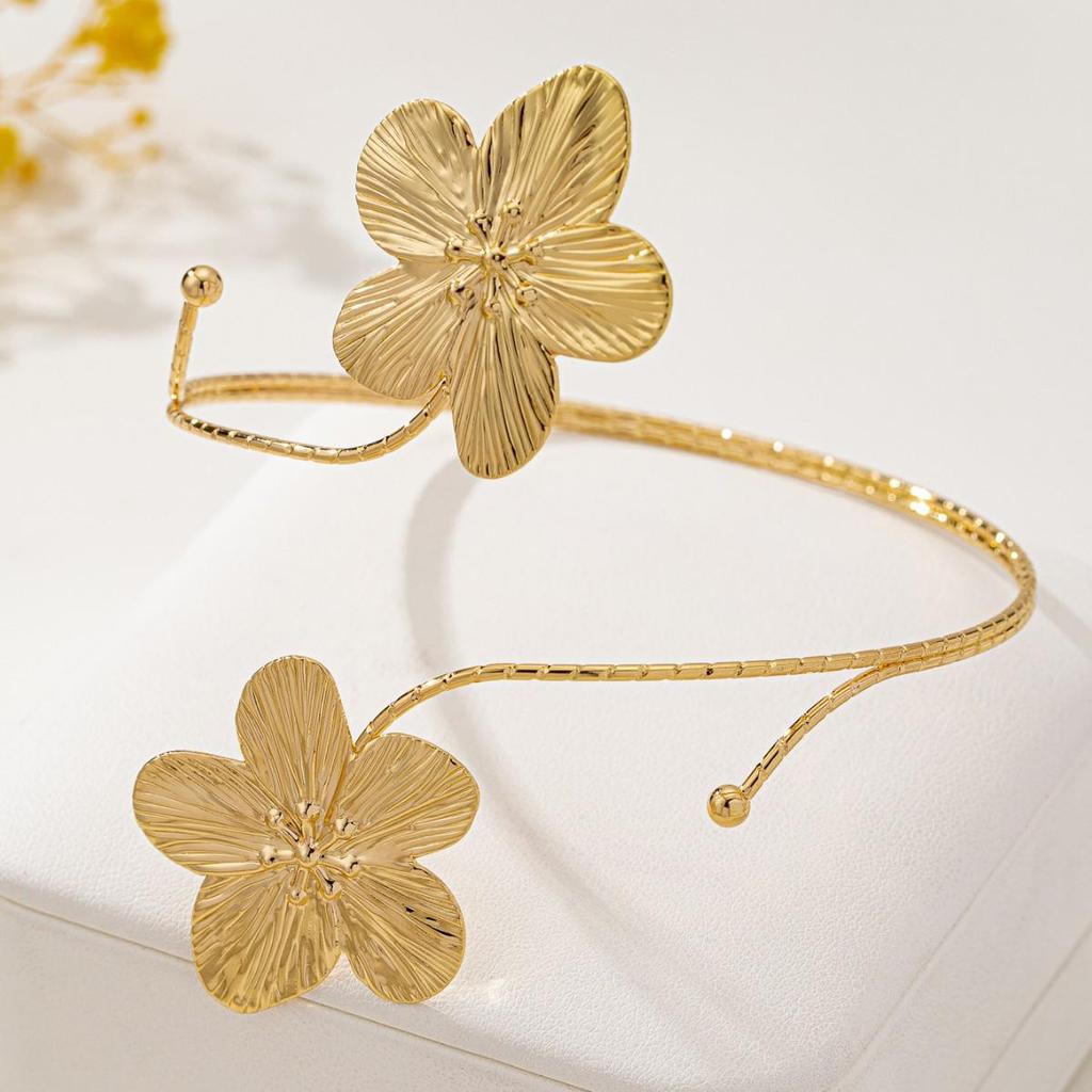 Trendy European Pastoral Floral Armband for Women's Everyday Wear and Vacations