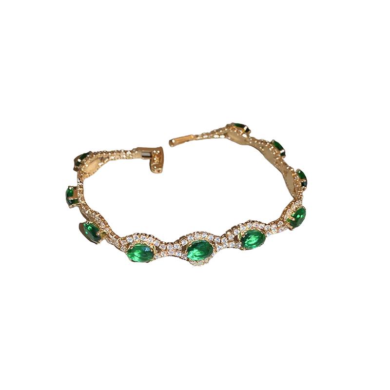 Emerald Green Vintage-Style Rhinestone Oval Bracelet: Luxurious, Versatile Hand Jewelry for Elegant Women