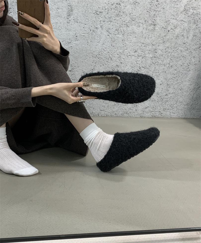 Korean Version of Casual Fluffy Slippers Women's 2025 New Winter Wear Flat-bottomed Lazy Muller Shoes with Fleece Bag Head and Half Drag