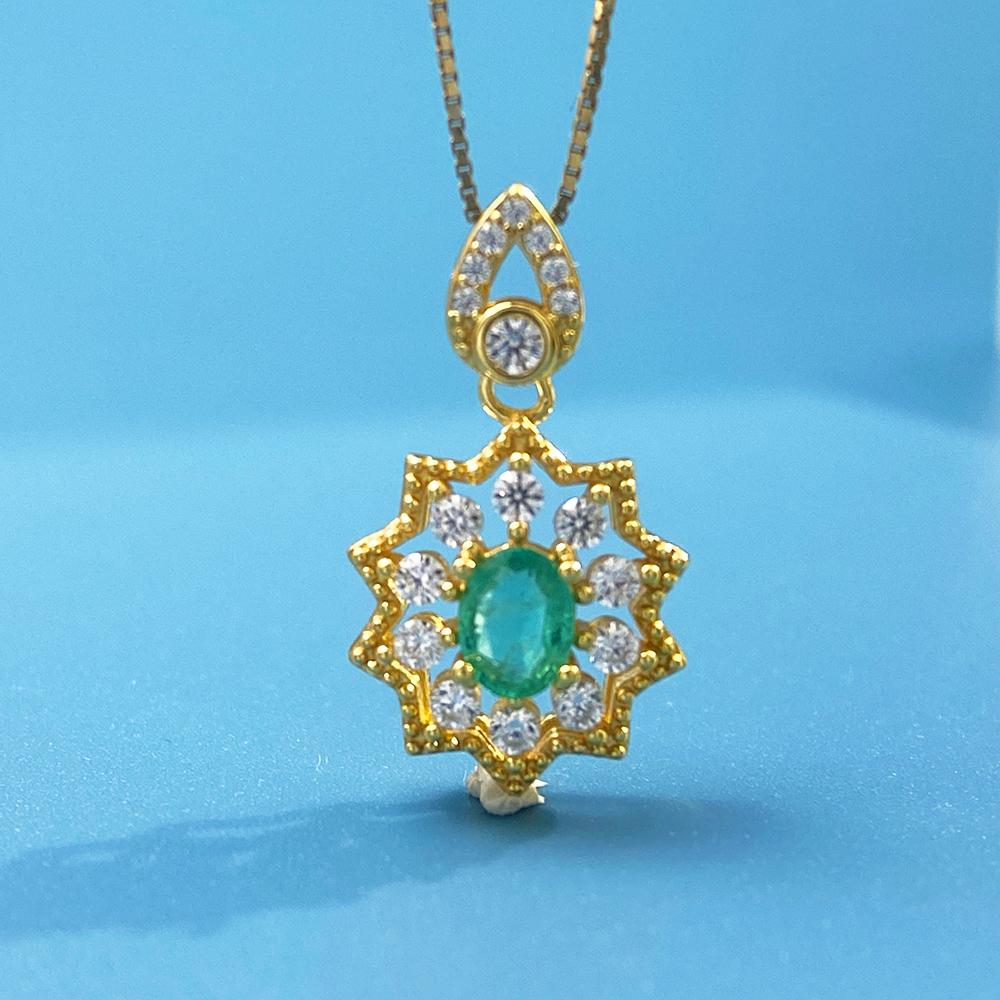 Natural Green Emerald Pendant Necklace for Women in 925 Sterling Silver золотой