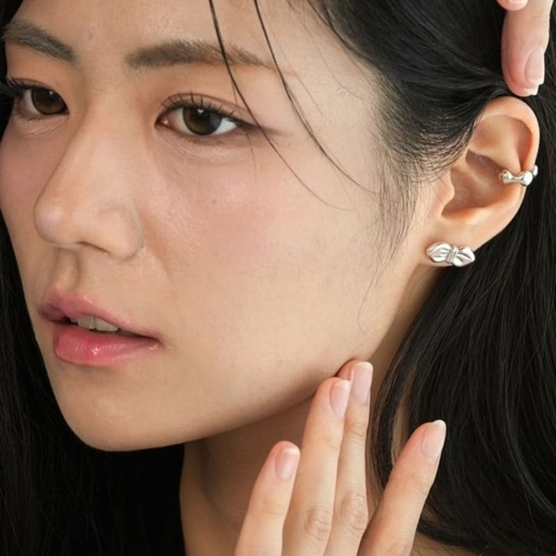 BELLOOGGI Bold ribbon earring