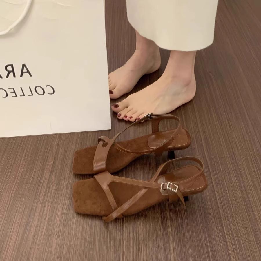 Vintage niszowe sandały z odkrytymi palcami i kwadratowym noskiem damskie letnie 2025 nowe francuskie piękne 3cm małe obcasy buty rzymskie