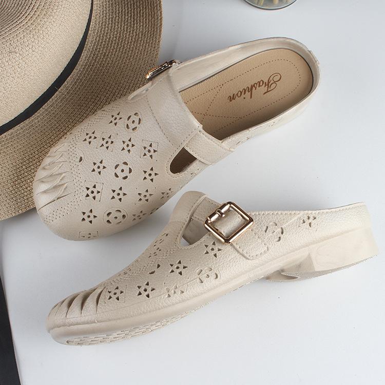 Женские тапочки для летней носки, повседневные тапочки с плоской подошвой и закрытым носком, полутапочки, модные сандалии с вырезами и пряжкой-однословкой