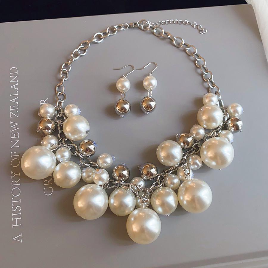 French Retro Pearl Beaded Earrings & Necklace Set: Personalized High-End Clavicle Chain for Women