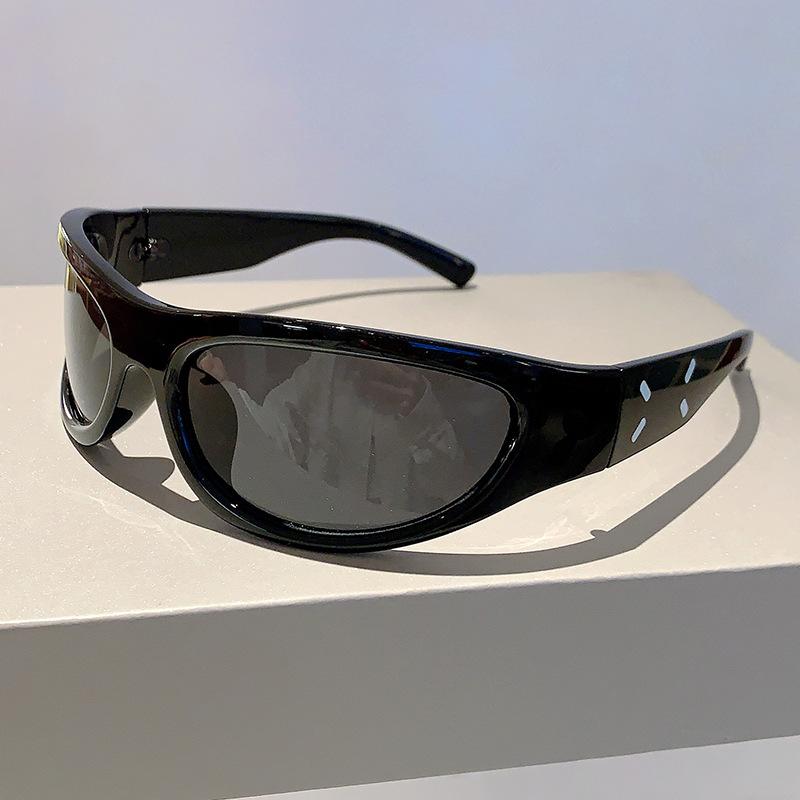 Vintage Luxury Brand Designer Sunglasses Women For Men Trending Sun Glasses Punk Fashion Driving Shades Riding Sport Goggle