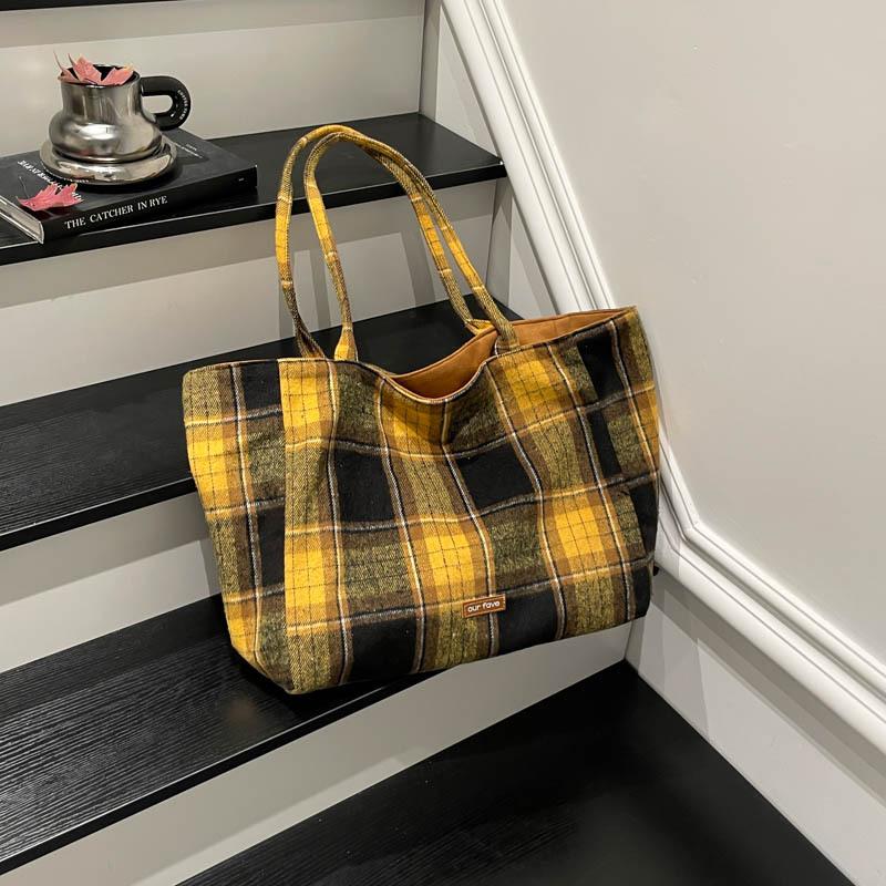 Retro plaid large-capacity bag women's new autumn and winter commuter shoulder double-sided cloth bag