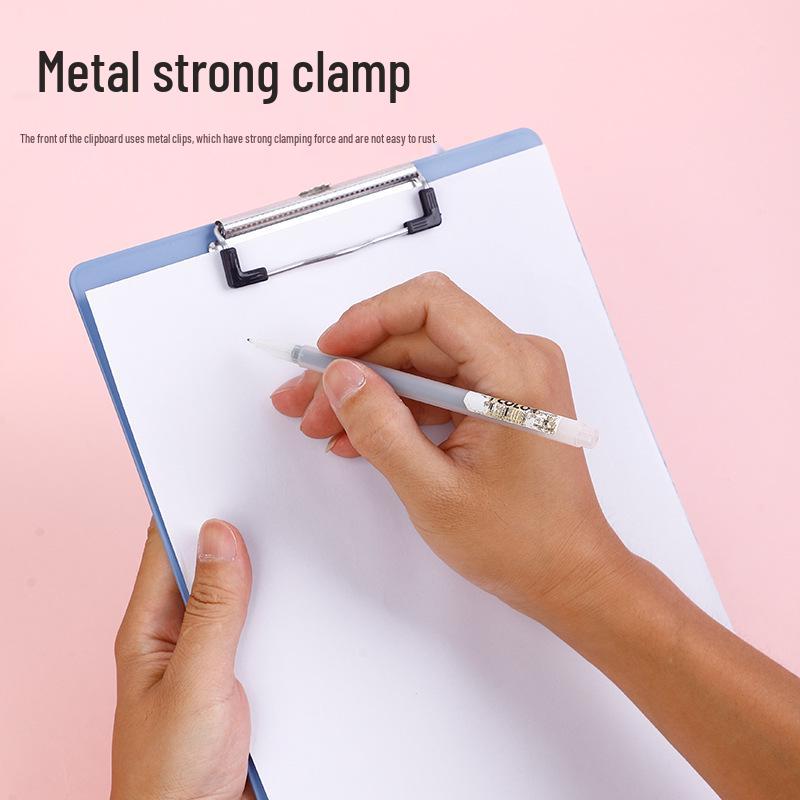 Verdickte Hartplastik-Schreibunterlage mit Klemme