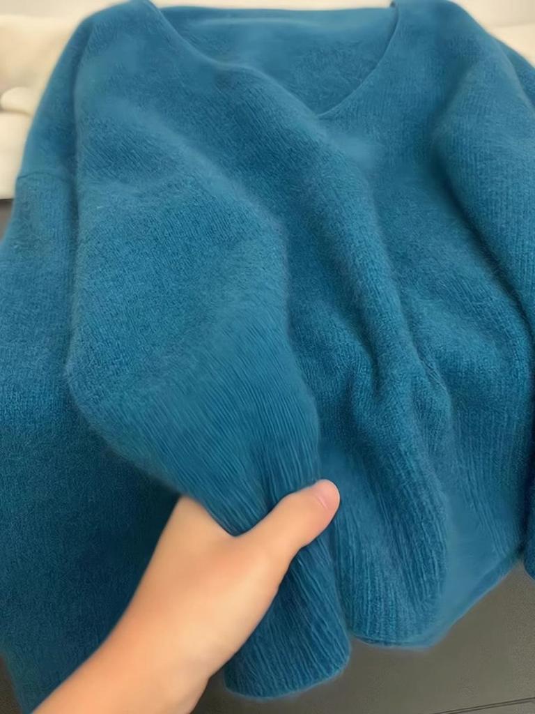 Women's Korean V-Neck Blue Knitted Sweater - Soft, Loose-Fit Autumn/Winter Pullover.