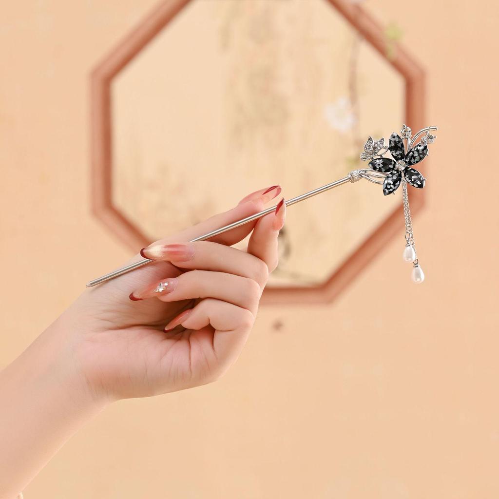 Vintage Butterfly Flower Tassel Hairpin for Qipao and Hanfu - Alloy Buyao Hair Accessory for Women
