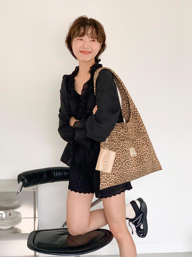 Atelierpark Lee Ji Hobo Bag_Leopard