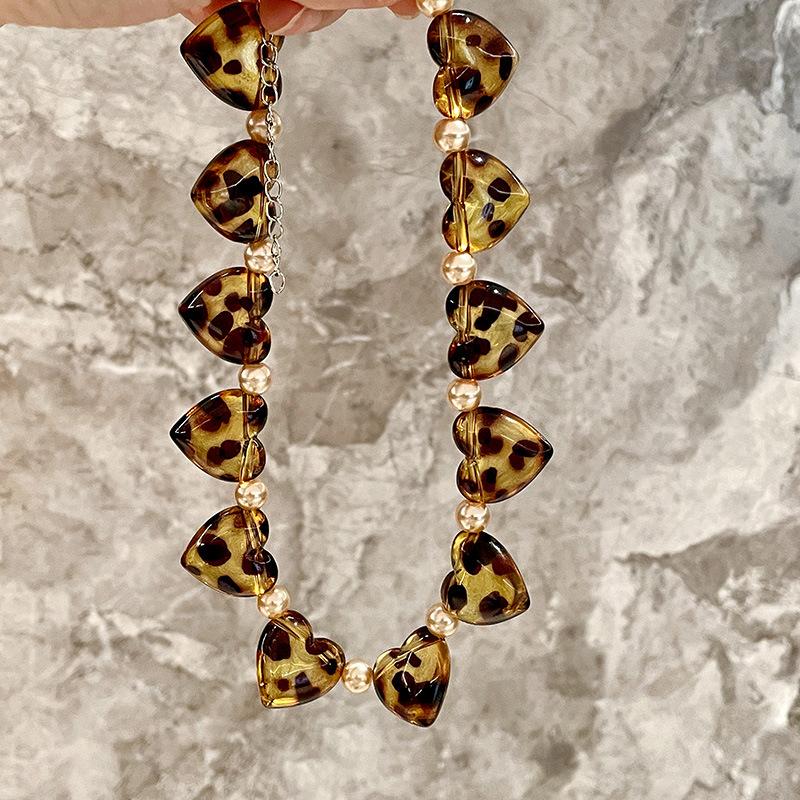 Leopard Print Heart-shaped Simulation Pearl Beaded Necklace Collarbone Chain Choker Accessories