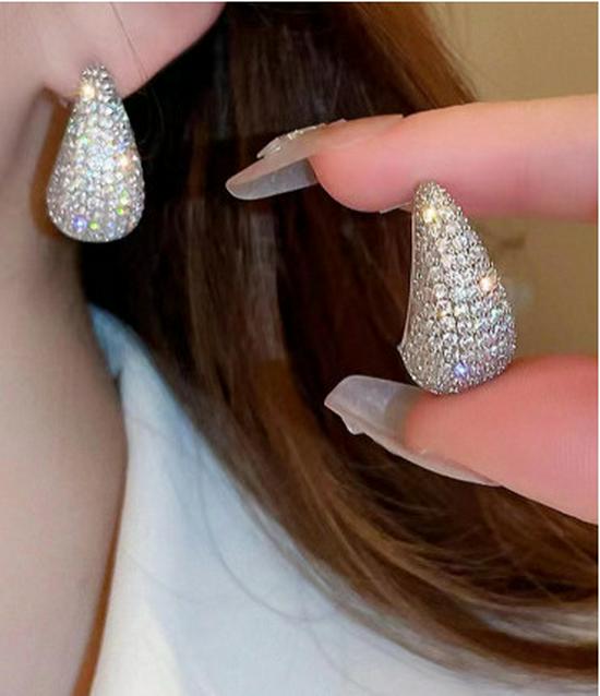 

Teardrop Copper Zircon Ring - Fashionable Open Design, Shiny Celebrity Style