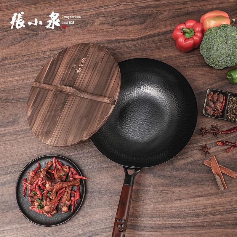 Zhang Xiaoquan 32cm Tradycyjny Wok z Kutej Żelaza z Drewnianą Pokrywką