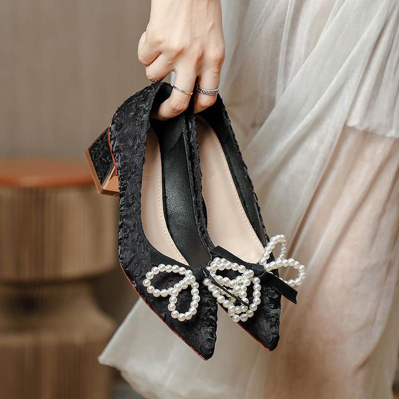 Medium heel single shoes square heel 2025 new spring and autumn women's shoes pointed head pearl bow black temperament high heels thick heel