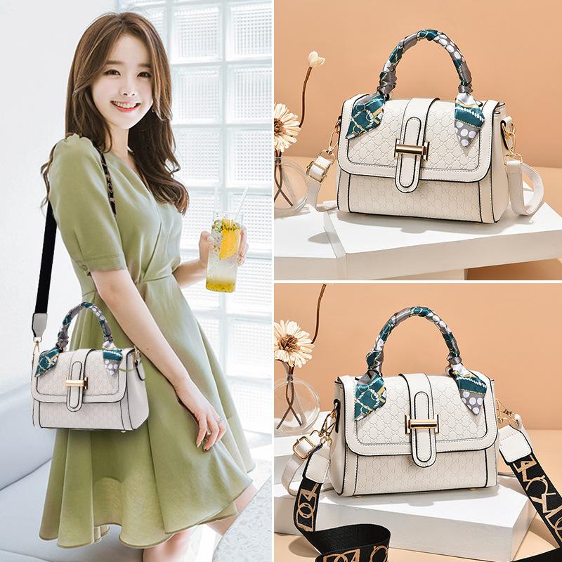 Popular Bag Women's 2025 New Texture Embossed Portable Small Square Bag Fashionable Large Capacity Shoulder Messenger Bag